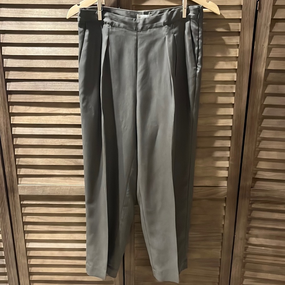 Gentle Fawn womens pleated dress pants